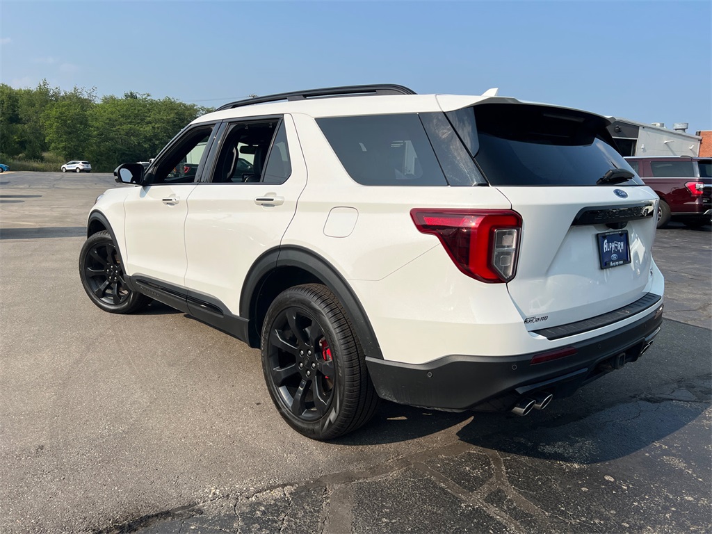 2022 Ford Explorer ST photo 4
