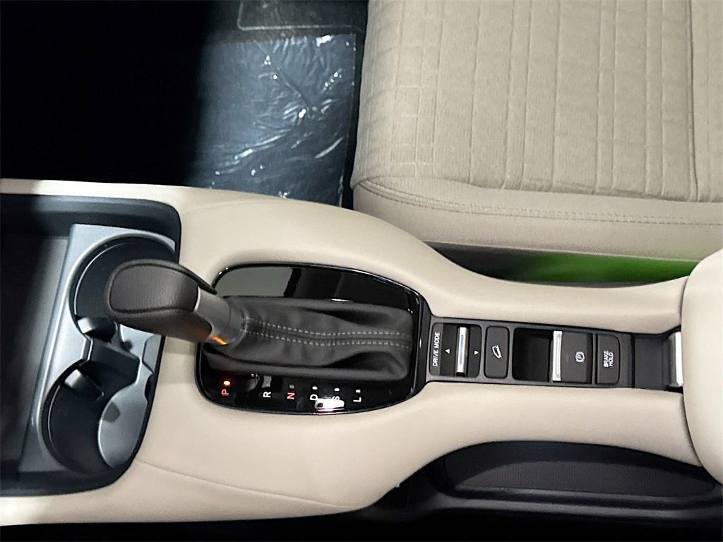 2025 Honda HR-V LX photo 14