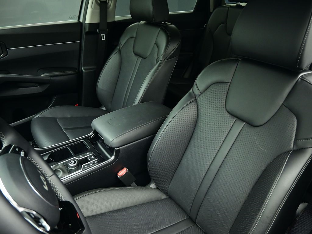 2025 Kia Sorento S photo 6