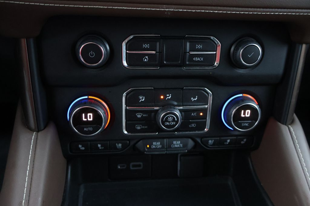 2021 Chevrolet Suburban High Country photo 27