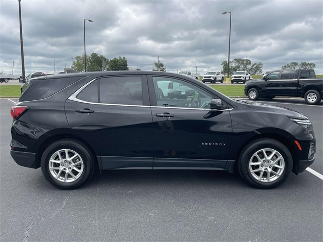 2022 Chevrolet Equinox LT photo 2