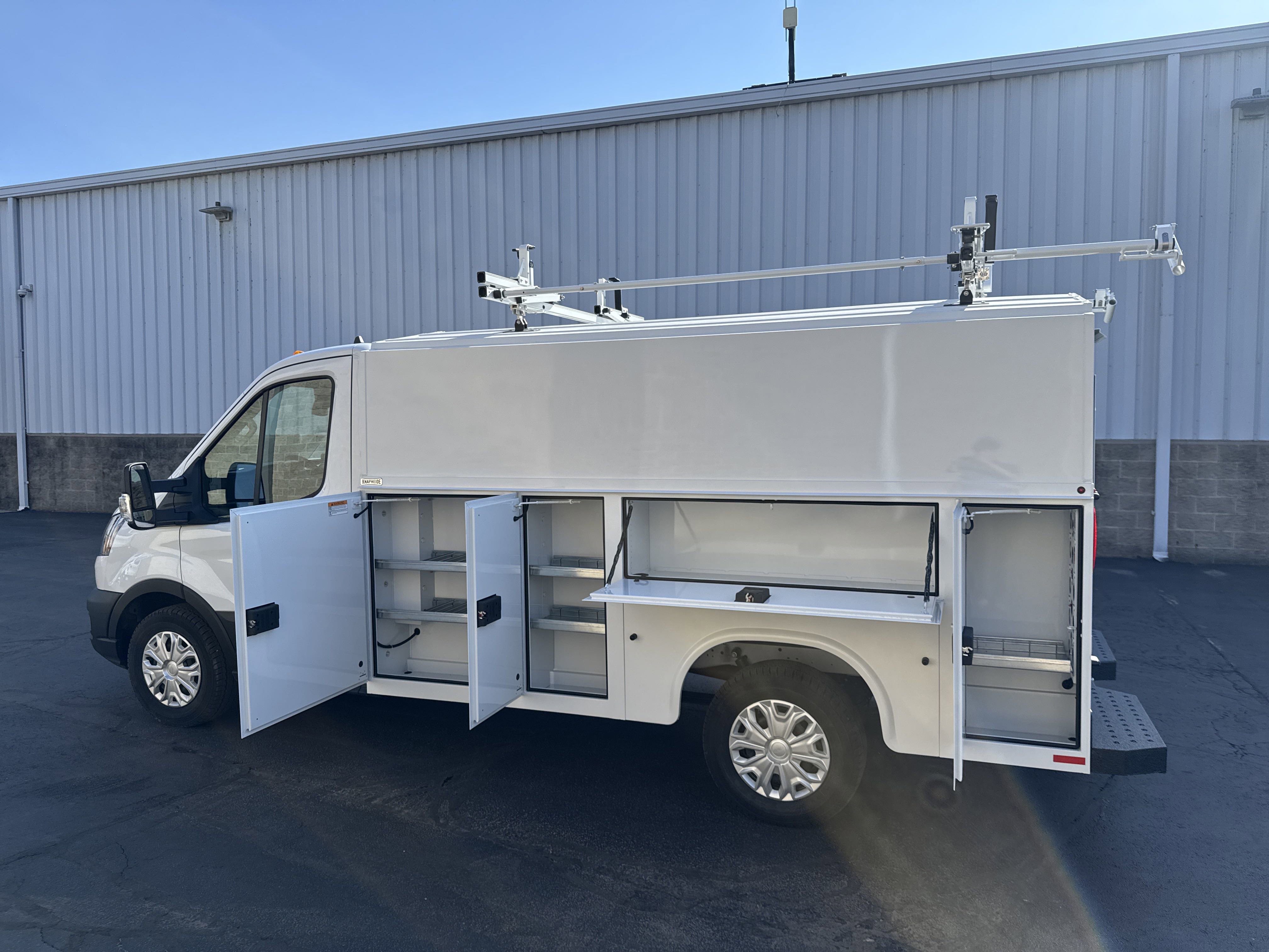 2024 Ford Transit Cutaway photo 3