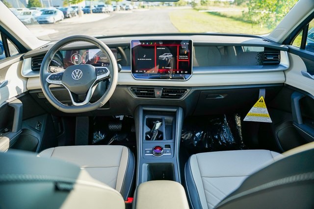 2025 Volkswagen Tiguan SE photo 24