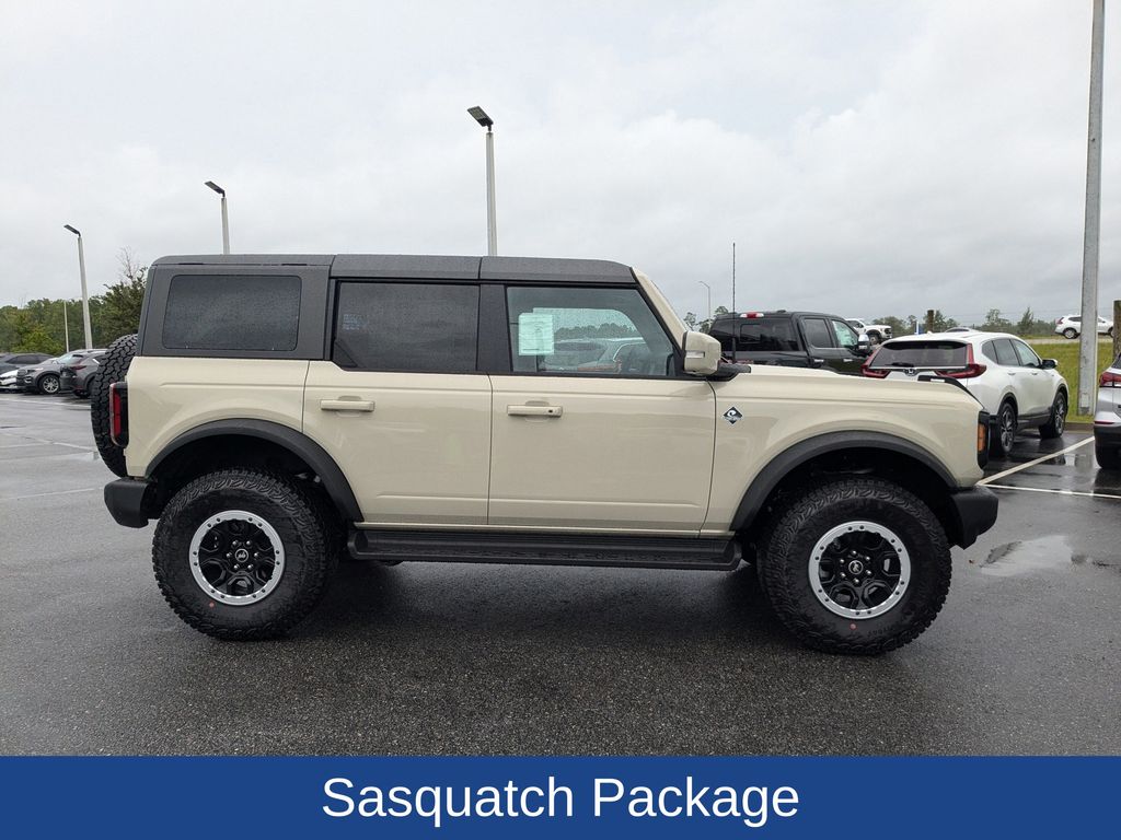 2025 Ford Bronco Outer Banks photo 2