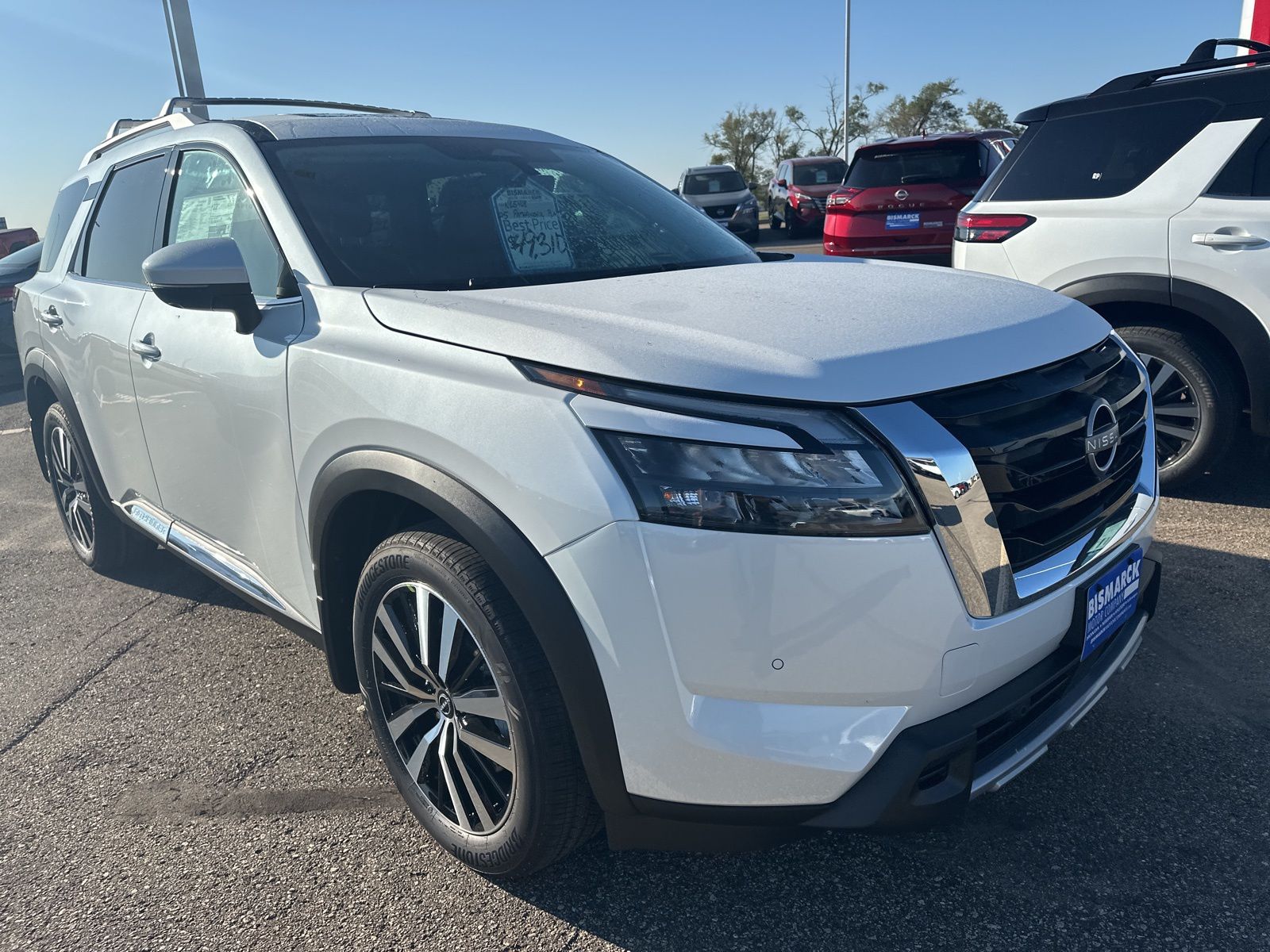 2025 Nissan Pathfinder Platinum photo 3