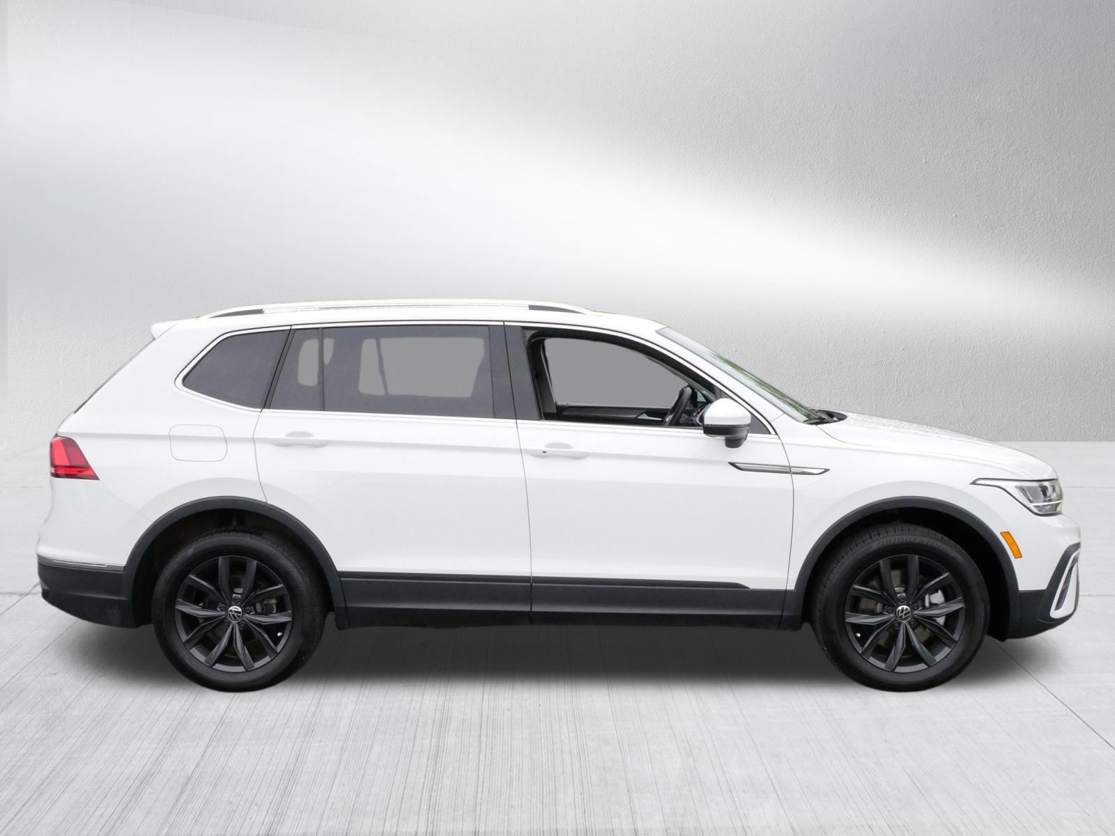 2024 Volkswagen Tiguan SE Wolfsburg Edition photo 8