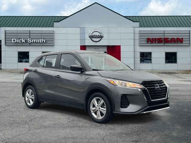 2025 Nissan KICKS PLAY Base's photo