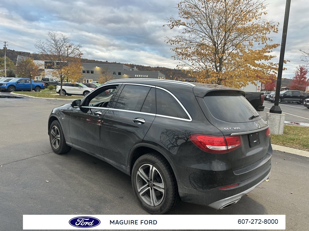 2019 Mercedes Benz GLC 300 4MATIC photo 4