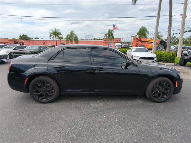 2018 Chrysler 300 S photo 3