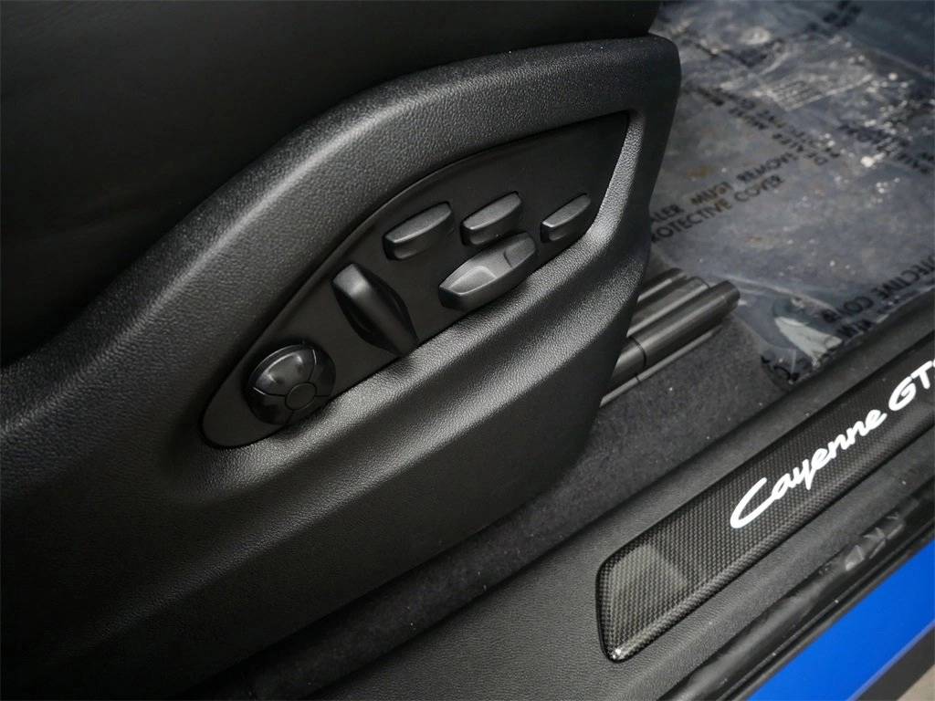 2025 Porsche Cayenne GTS photo 27