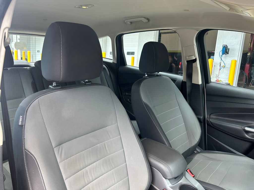 2016 Ford C-Max Hybrid SE photo 10