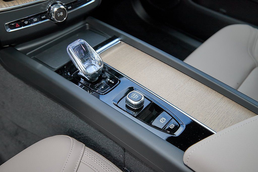 2026 VOLVO XC60 - Image 16