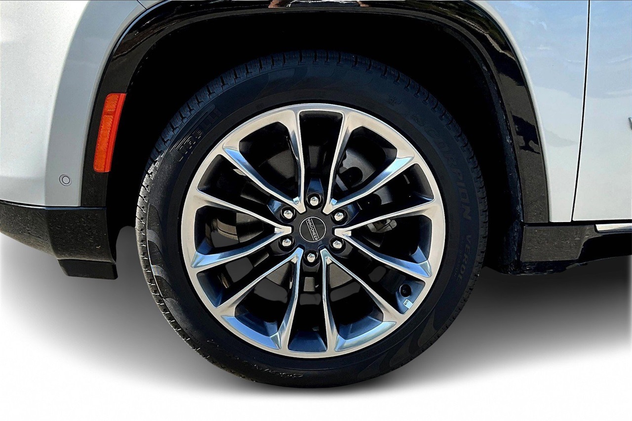 2024 Jeep Wagoneer L Series II photo 30
