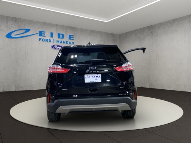 2022 Ford Edge SEL photo 4