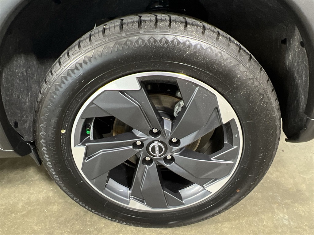 2024 Nissan Rogue SV photo 16