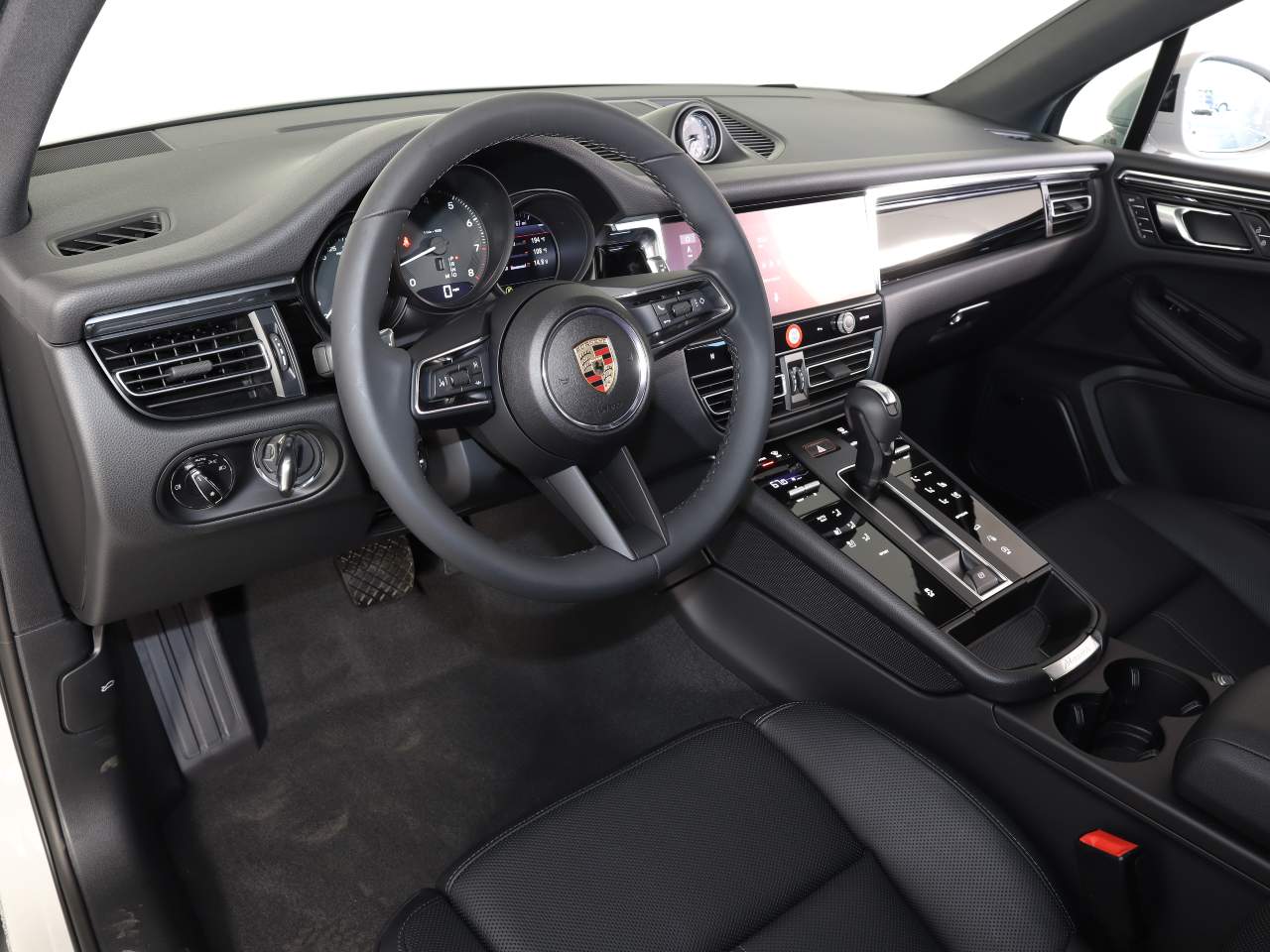 2025 Porsche Macan T photo 4