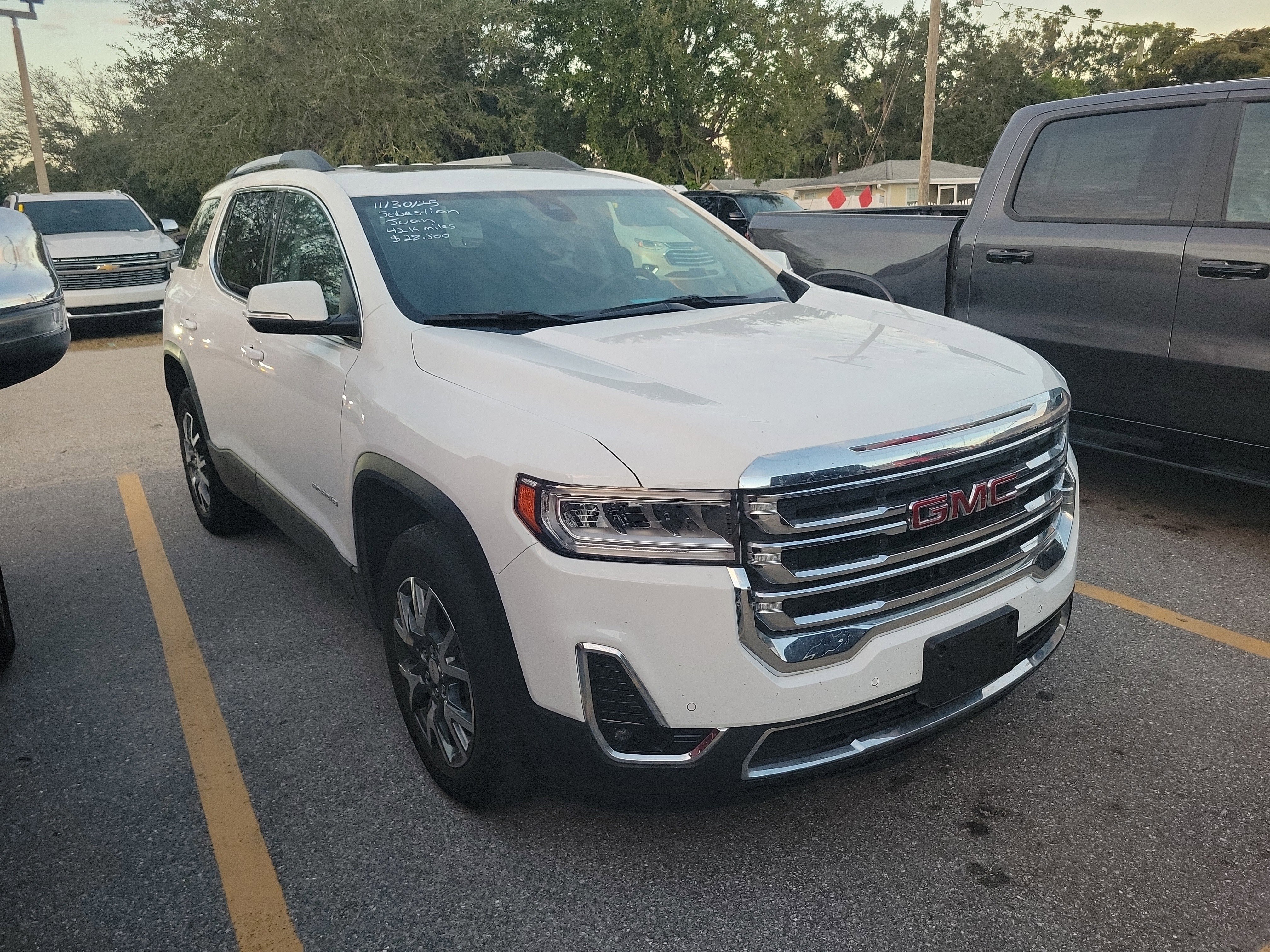 2023 GMC Acadia SLT's photo