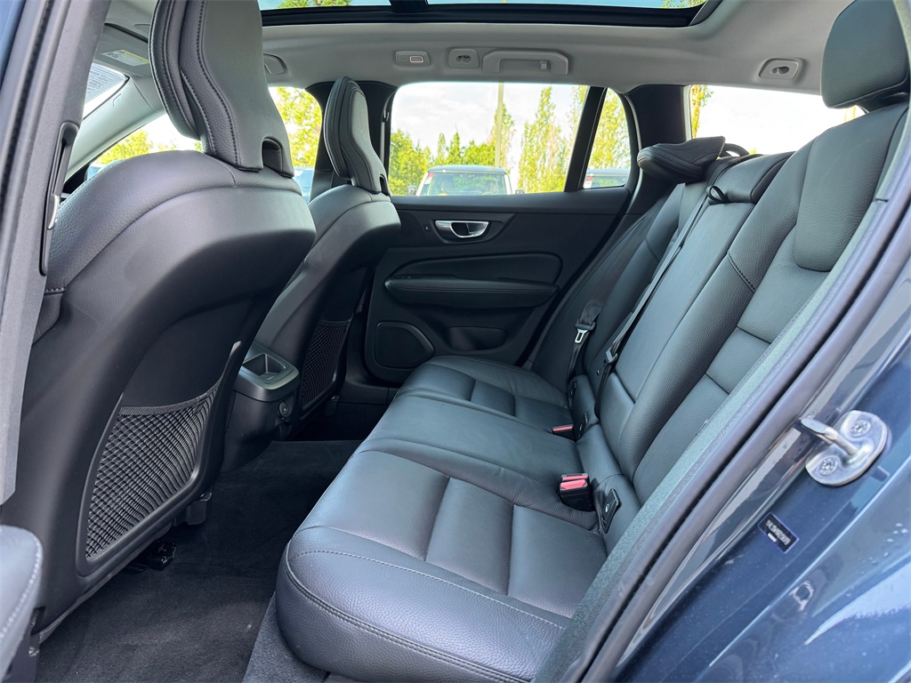 2024 Volvo V60 Cross Country B5 Plus photo 23