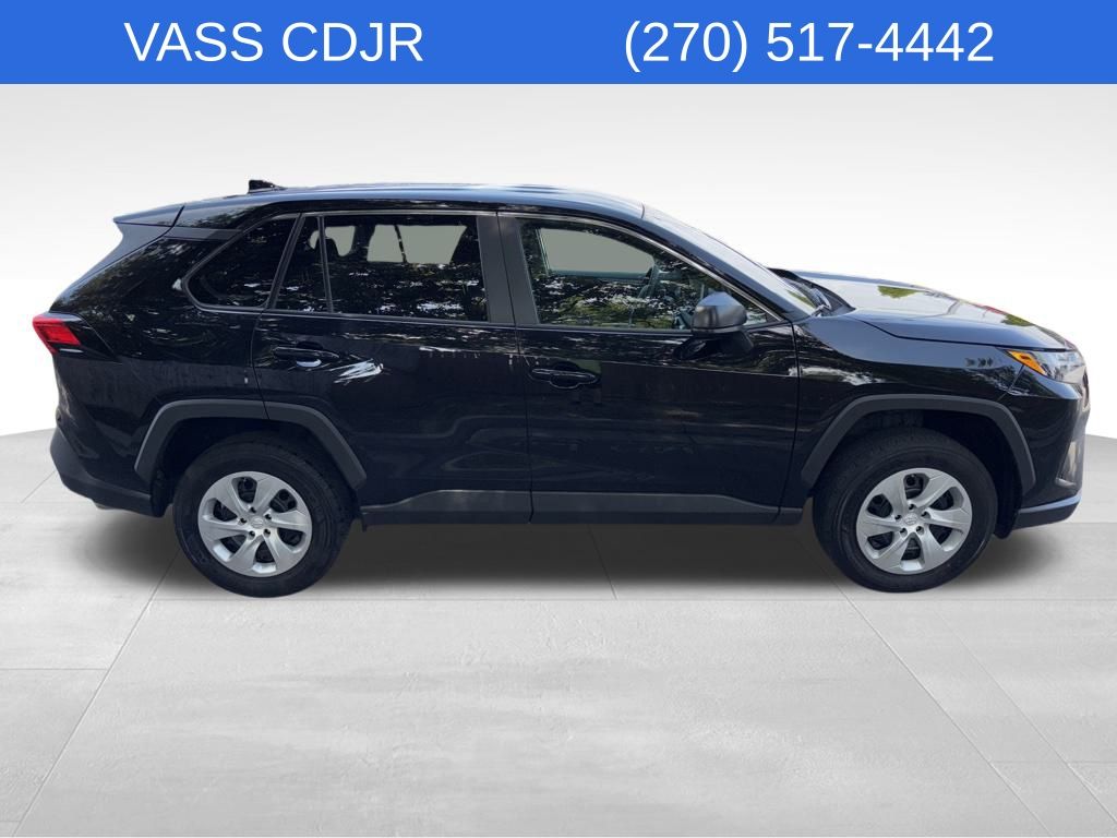2024 Toyota RAV4 LE photo 4