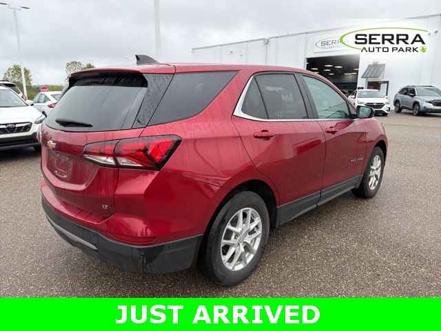 2024 Chevrolet Equinox LT photo 3