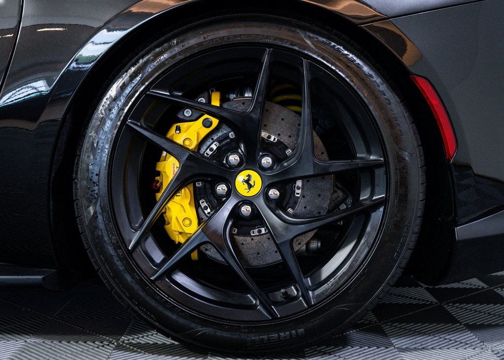 2020 Ferrari 812 Superfast Base photo 6