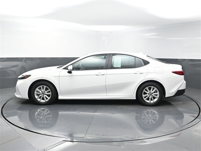 2025 Toyota Camry LE photo 3
