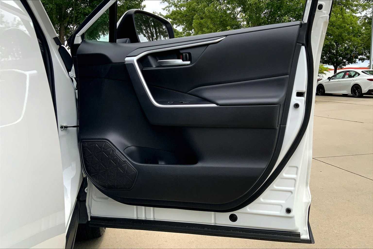 2024 Toyota RAV4 XLE photo 20