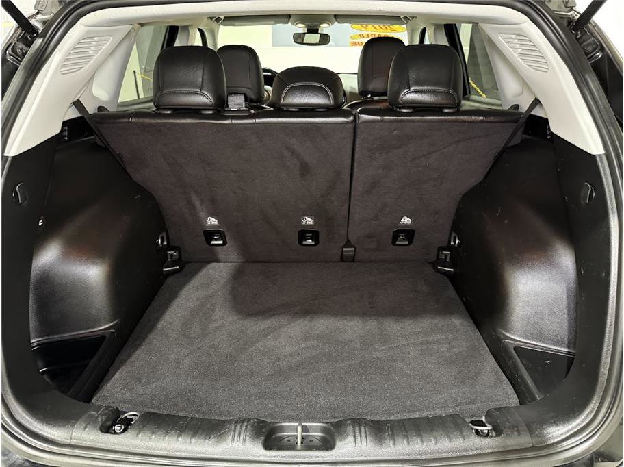 Used 2019 Diamond Black Crystal Pearlcoat Jeep Limited image 24