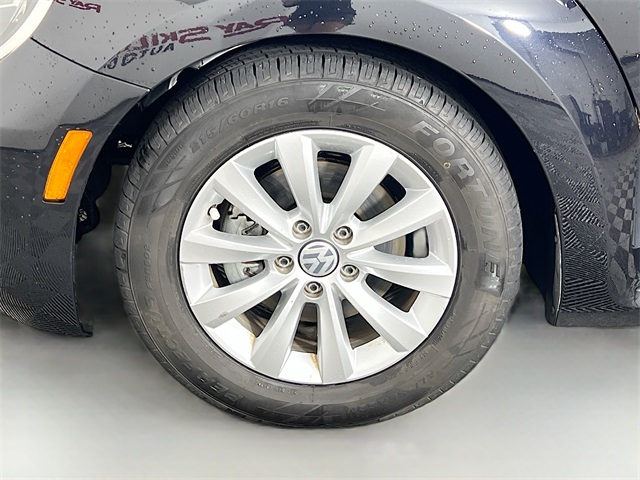 2018 Volkswagen Beetle S photo 7