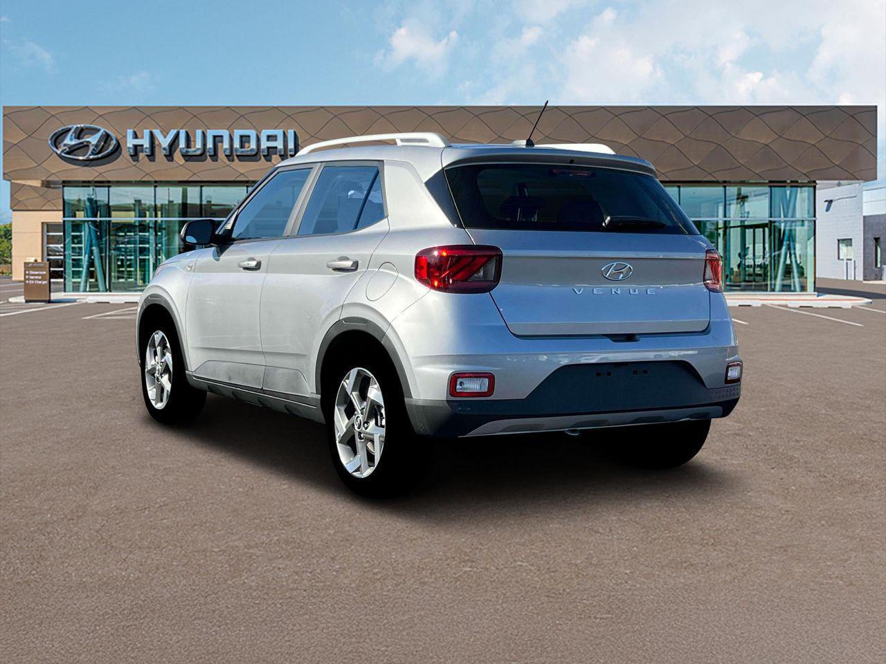 2025 Hyundai Venue SEL photo 3