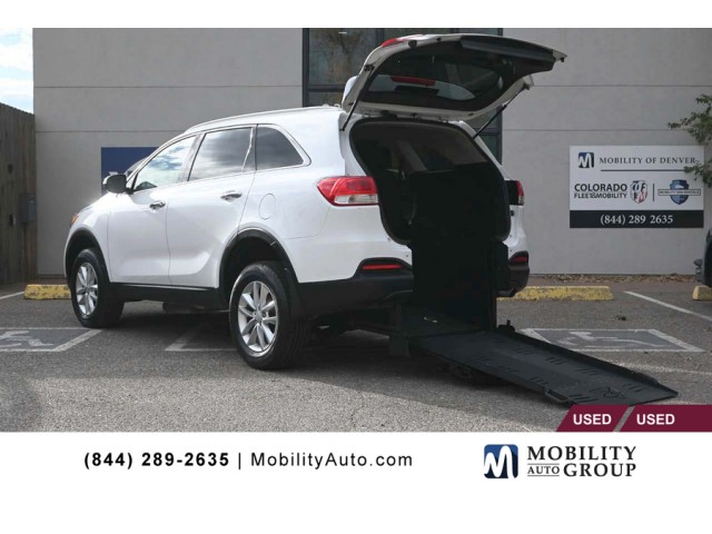 2016 Kia Sorento LX's photo