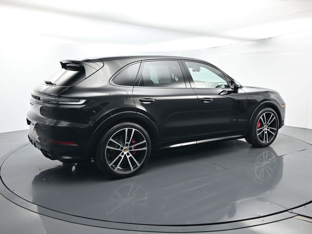 2024 Porsche Cayenne S photo 12