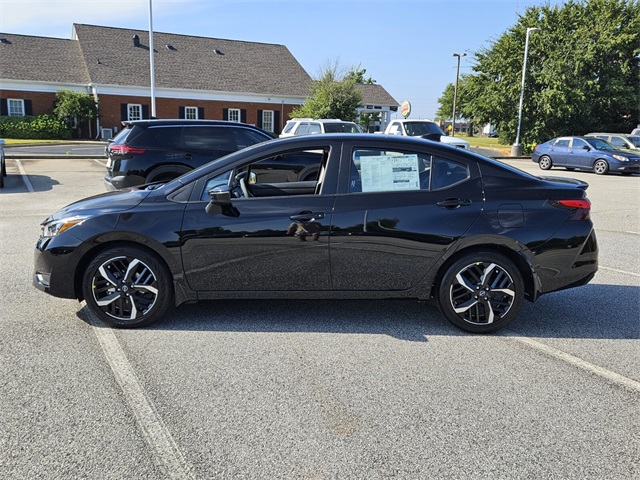 2025 Nissan Versa 1.6 SR photo 2