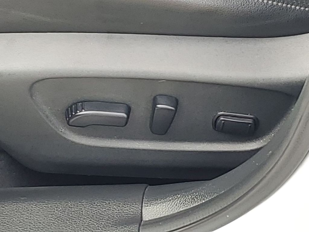 2019 Nissan Rogue SL photo 27