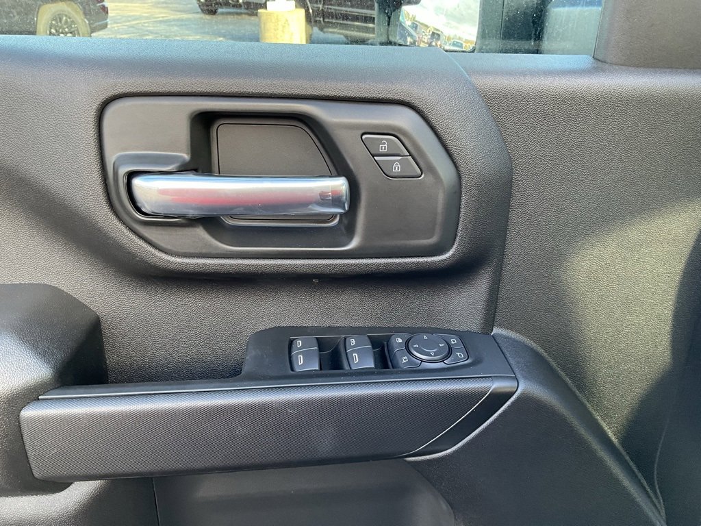 2025 Chevrolet Silverado 2500HD photo 3