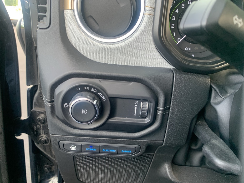 2024 Jeep Wrangler 4xe Sahara photo 15