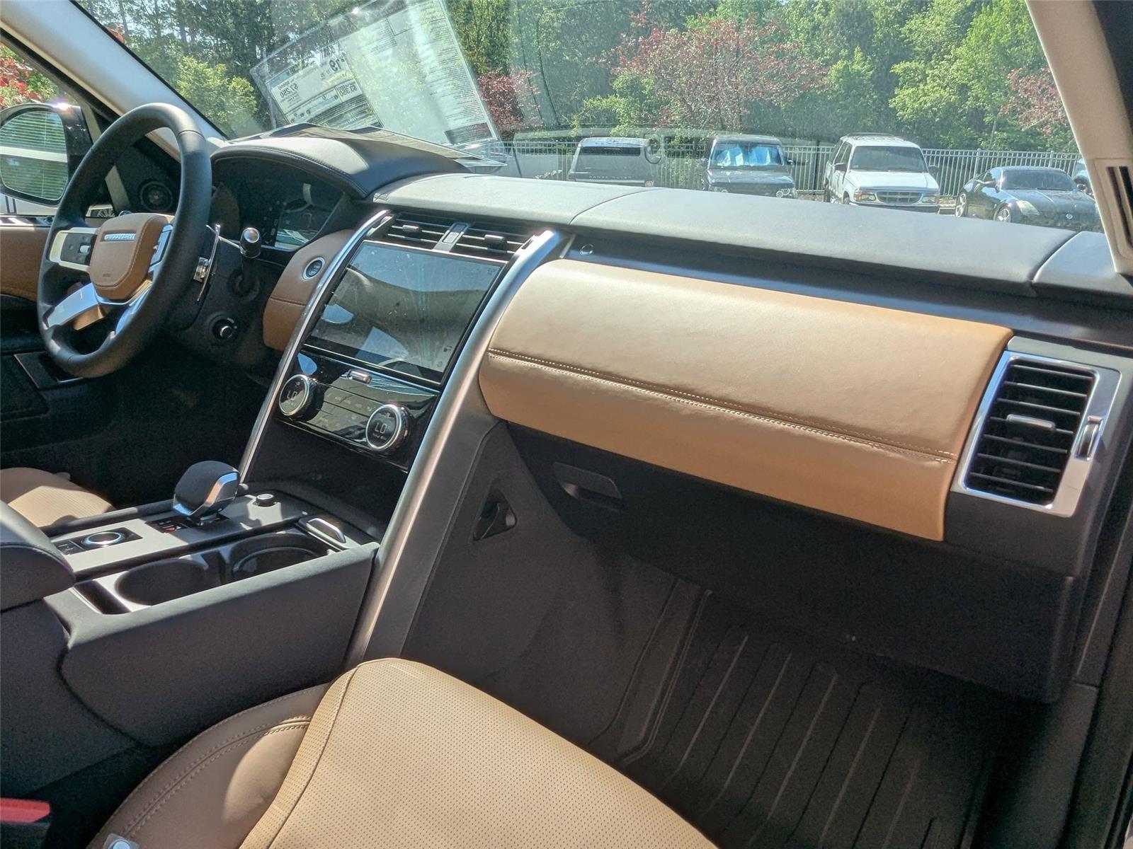 2025 Land Rover Discovery Metropolitan Edition photo 36