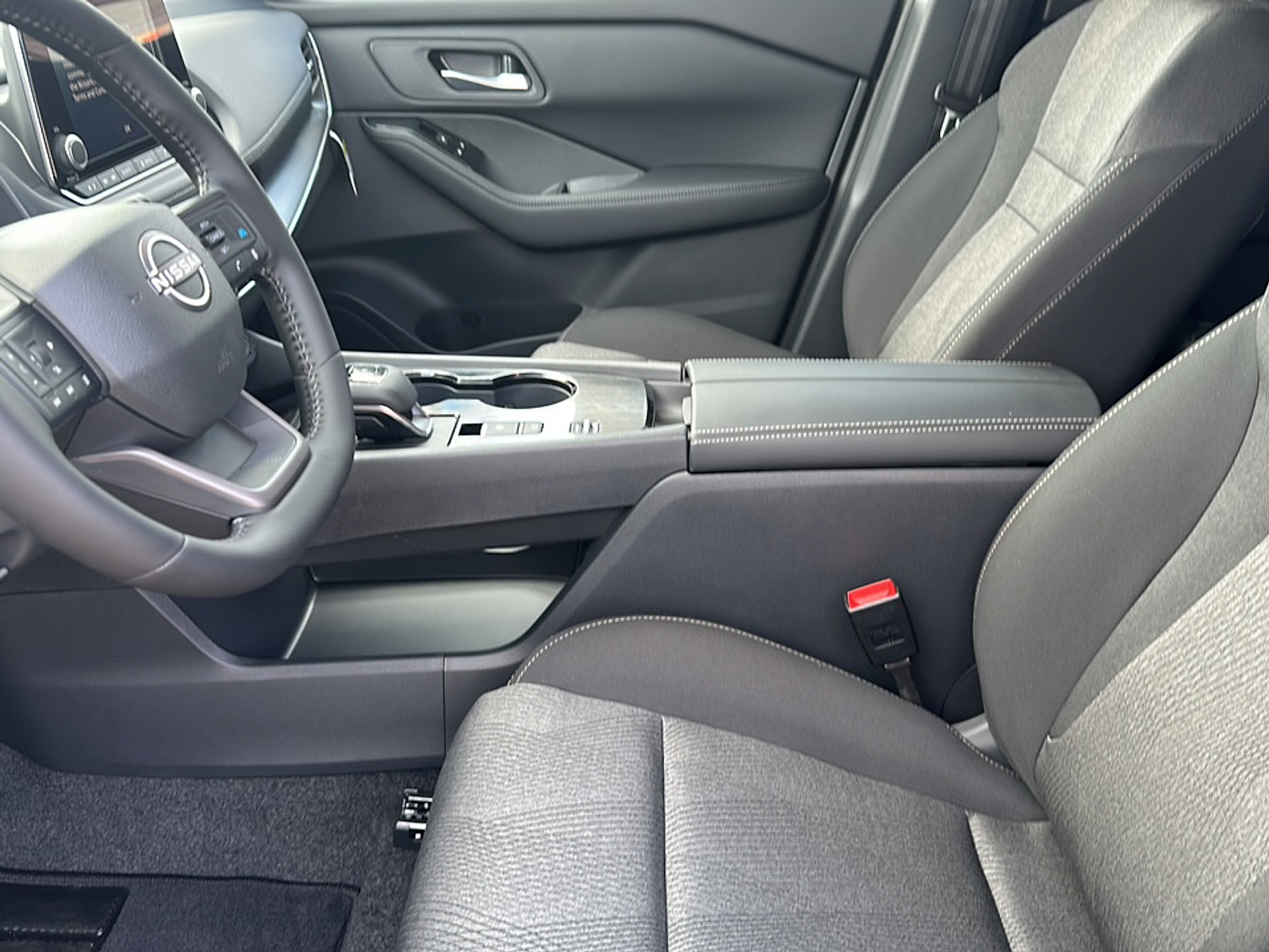 2026 Nissan Rogue SV photo 2