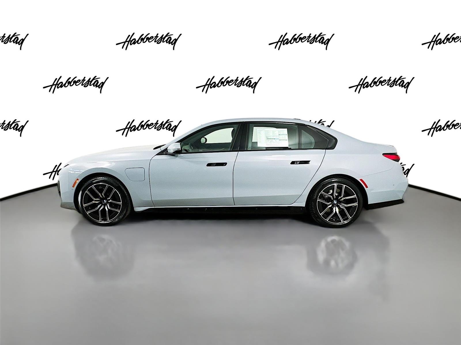 2026 Bmw 750e photo 6