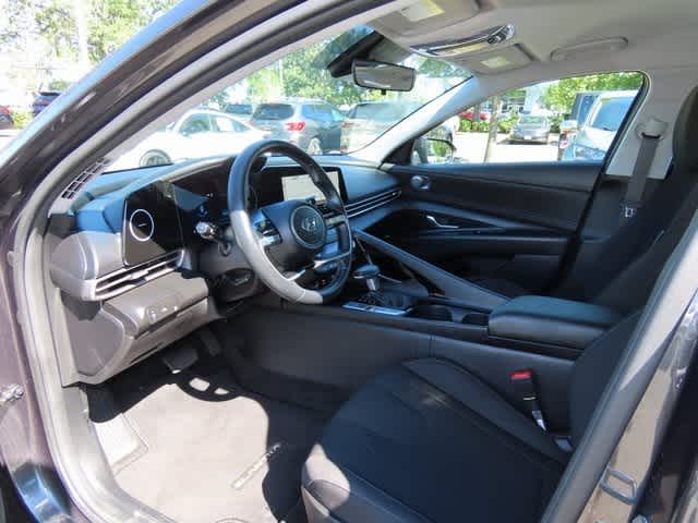 2023 Hyundai Elantra SEL Convenience photo 2