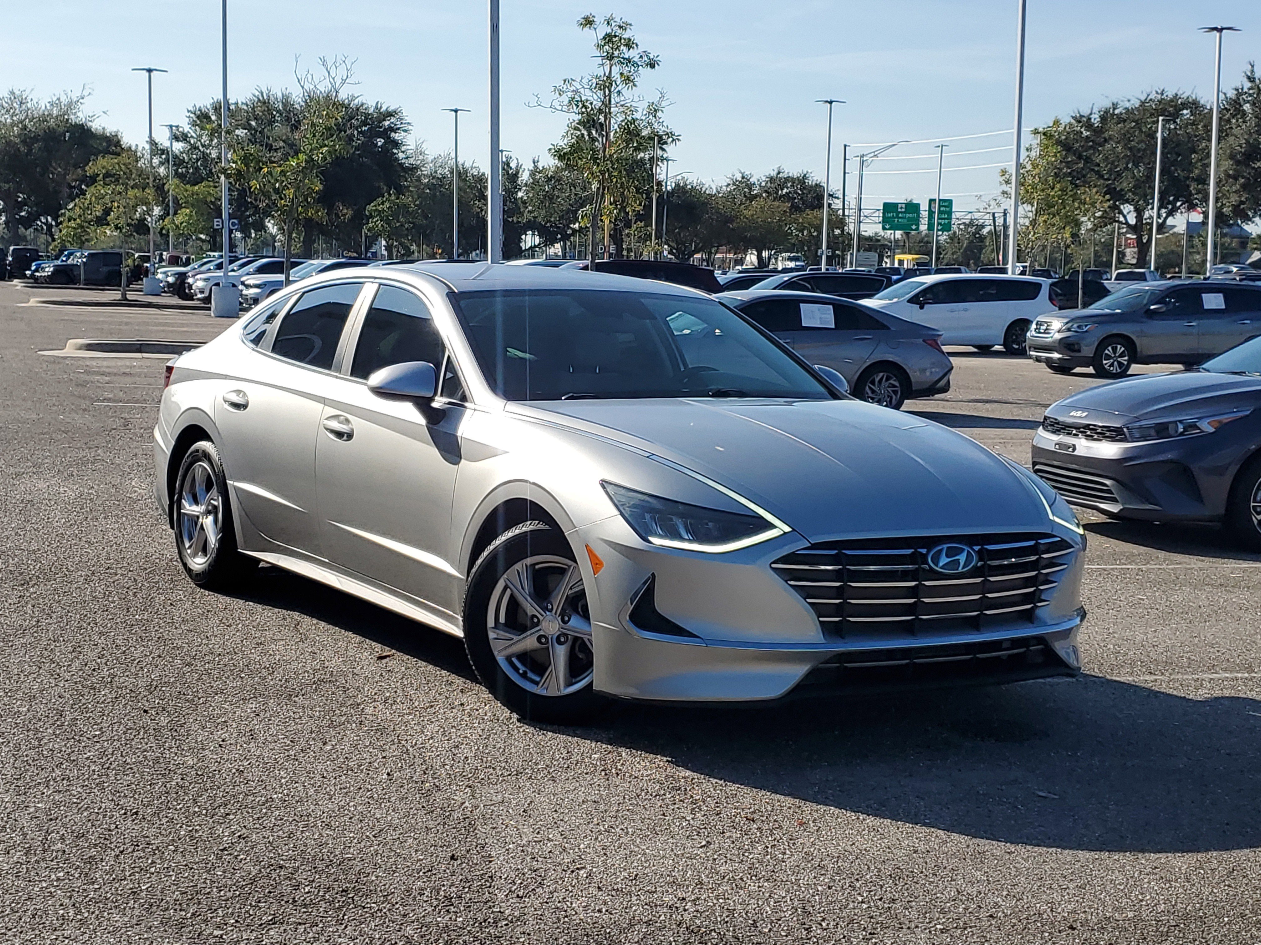 2022 Hyundai Sonata SE's photo