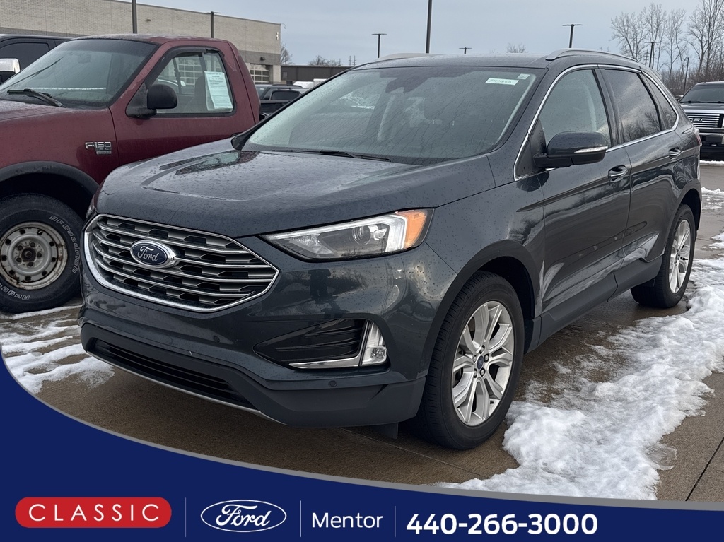 2022 Ford Edge Titanium's photo