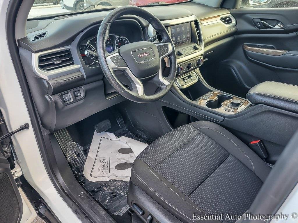 2022 GMC ACADIA - Image 9