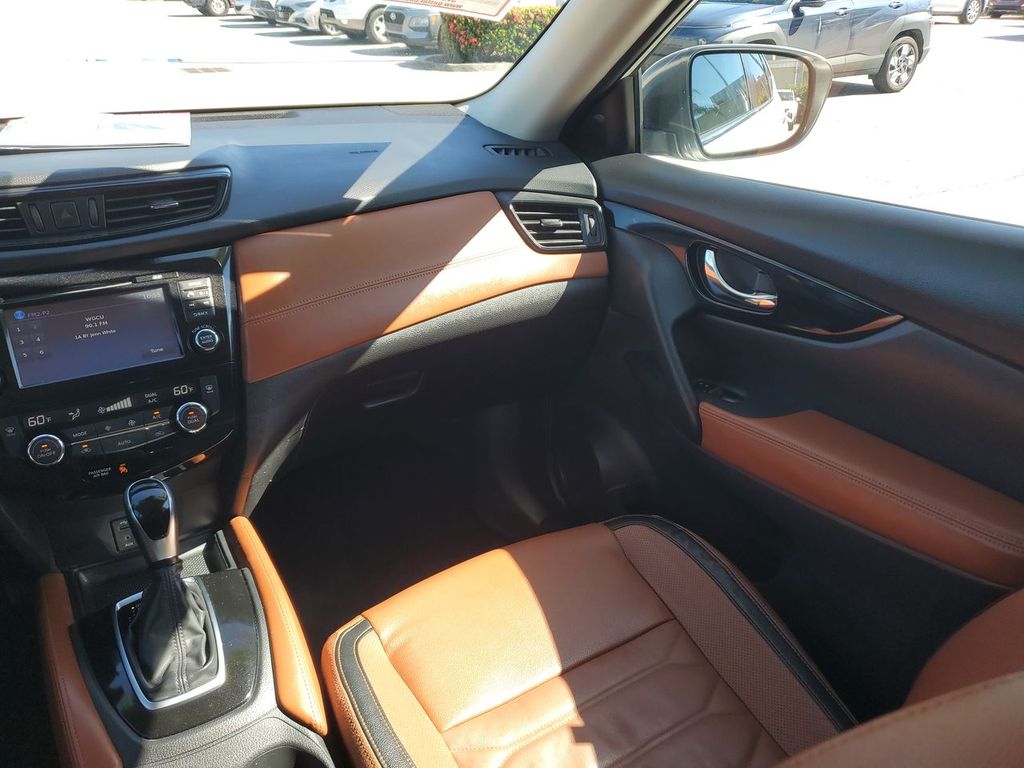 2017 Nissan Rogue SL photo 3