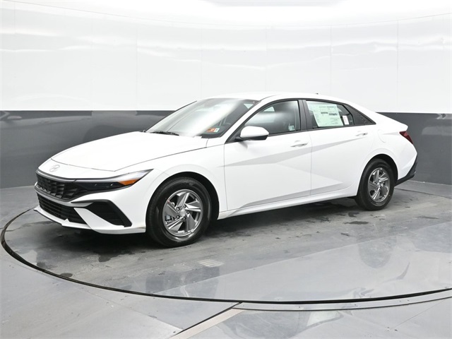 2025 Hyundai Elantra SE's photo