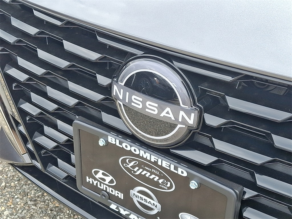 2025 Nissan Altima SR photo 3