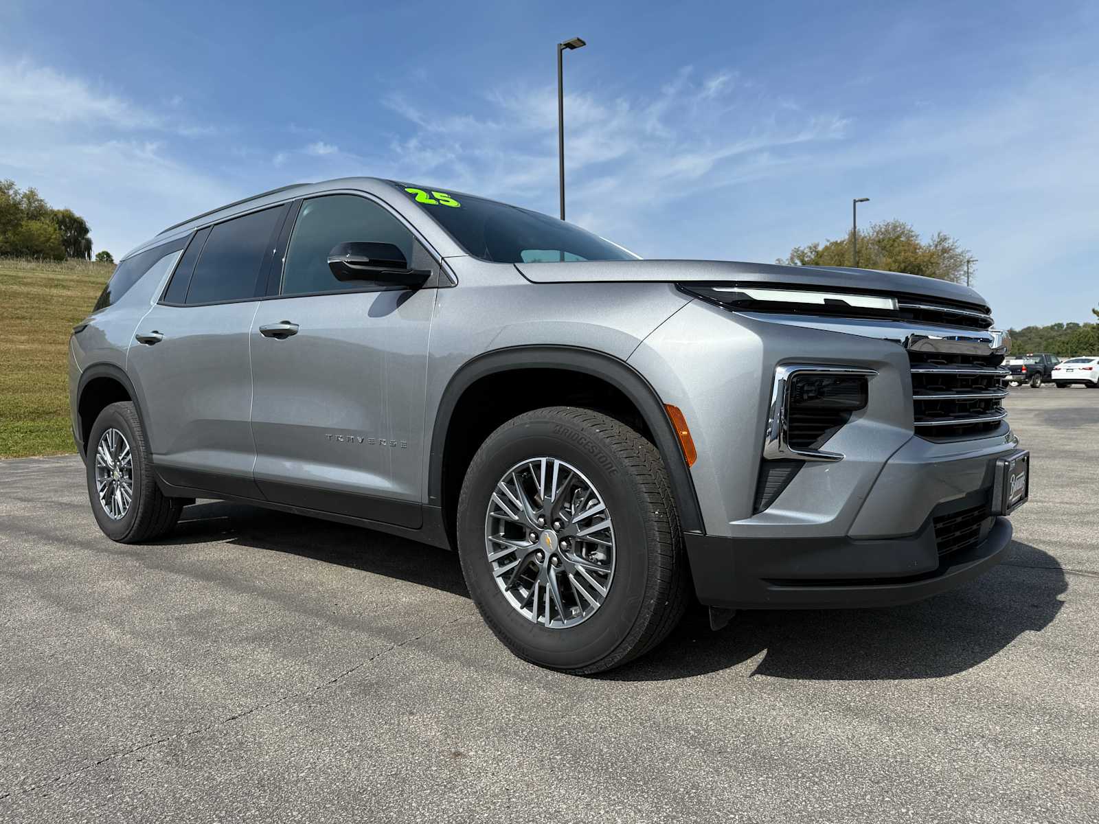 2025 Chevrolet Traverse photo 3