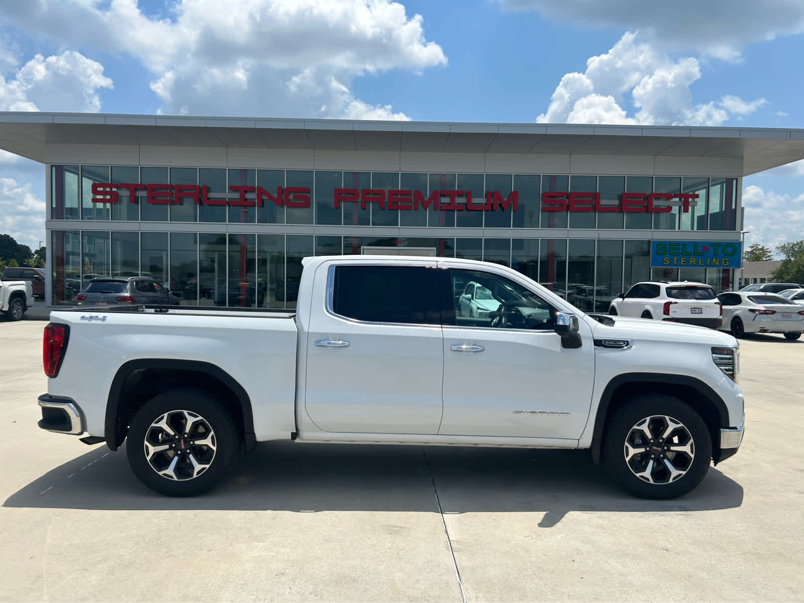 2024 GMC Sierra 1500 SLT's photo
