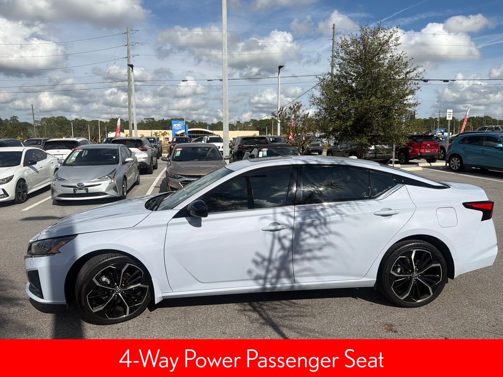 2024 Nissan Altima 2.5 SR photo 4