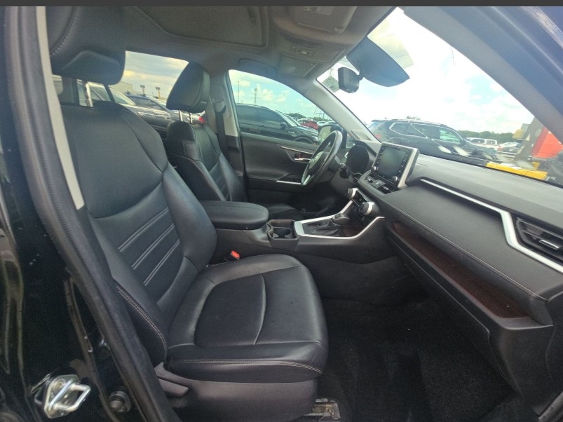 2020 Toyota RAV4 Limited photo 27